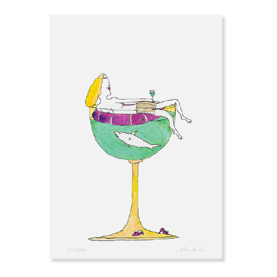 Frau im Weinglas